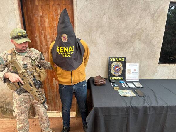 ¡Con los chicos no! Atraparon a un valor sospechado de vender porquerías cerca de una escuela