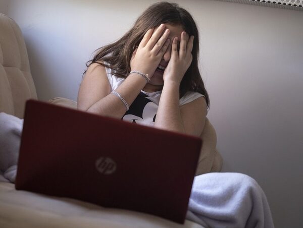 Acoso en redes sociales afecta a casi la mitad de los adolescentes en América Latina · Radio Monumental 1080 AM