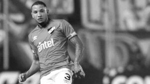 Versus / El fútbol paraguayo también rinde homenaje a Juan Izquierdo