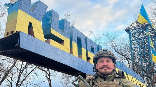 El soldado influencer que comparte recetas desde el infierno de la guerra en Ucrania