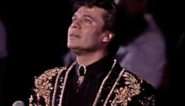 [GALERÍA] ¡Juan Gabriel tendrá su muñeca Barbie!