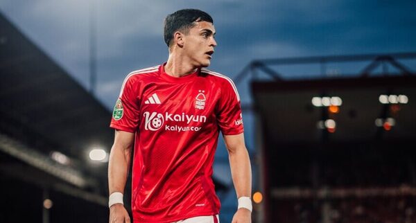 Versus / Sin querer: La participación de Ramón Sosa en el gol del Nottingham Forest