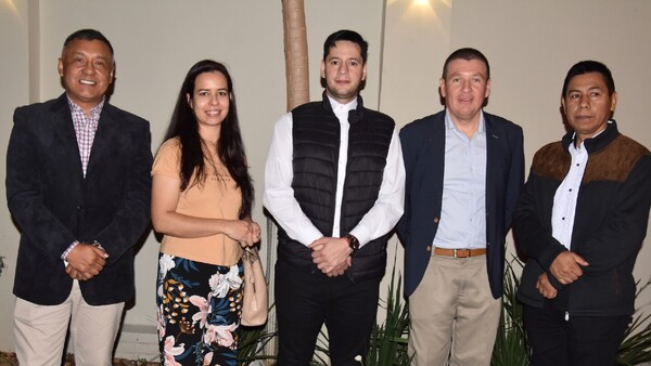 Visita del embajador del Pisco peruano