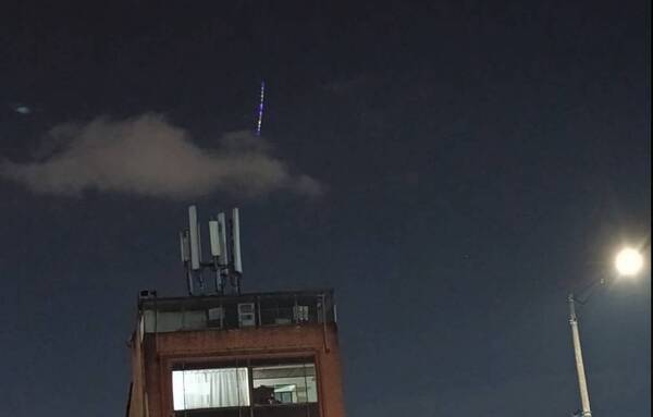 [VIDEOS] ¿Es lo que parece? Luces extrañas en el cielo captaron la atención de miles en Colombia