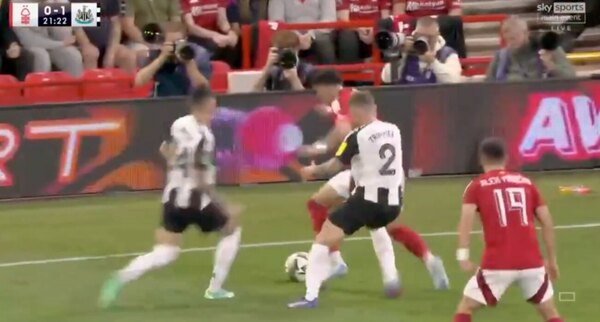 Versus / Miguel Almirón le hizo sentir la "intensidad" del fútbol inglés a Ramón Sosa