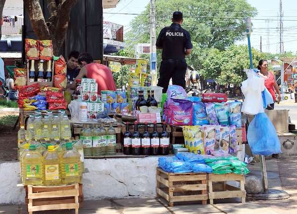Ajustes en Argentina impactan en comercio de frontera y mercado cambiario minorista - Economía - ABC Color