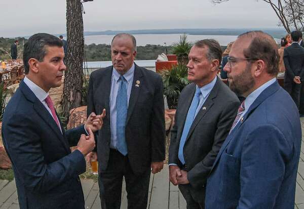 Congresistas de Estados Unidos llegaron a Paraguay y fueron recibidos por Peña - Política - ABC Color
