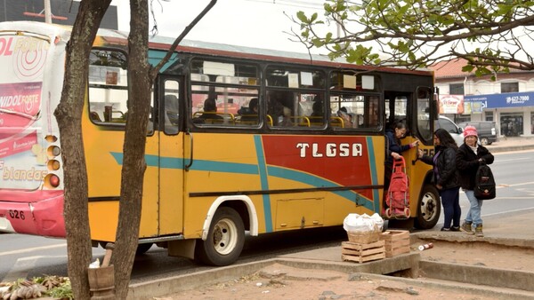 Buses chatarra dejan a pasajeros en medio de la calle por desperfectos