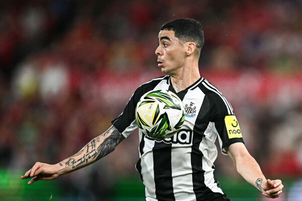Versus / Miguel Almirón podría cambiar de camiseta en la Premier League