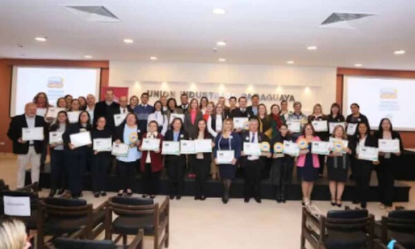 Premian a los maestros excepcionales – Prensa 5