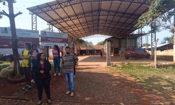 Roban cables, focos y portón de escuela en Hernandarias, vecinos exigen seguridad