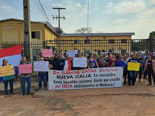 Nueva Italia: vecinos se manifiestan contra destitución del director del centro de salud - Nacionales - ABC Color