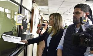 Kattya González presenta urgimiento a Corte Suprema sobre su expulsión del Senado - Noticiero Paraguay