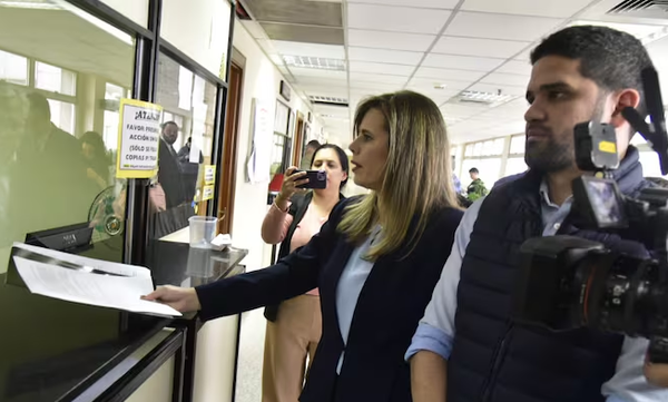 Kattya González presenta urgimiento a Corte Suprema sobre su expulsión del Senado - Noticiero Paraguay