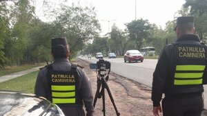 Multan a un conductor por adelantarse por la derecha
