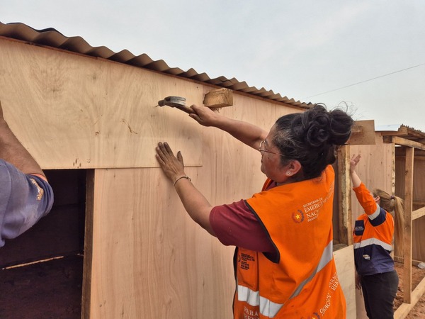 Unas 16 familias afectadas por incendio en la Chacarita ya se reinstalaron en viviendas construidas por la SEN - .::Agencia IP::.