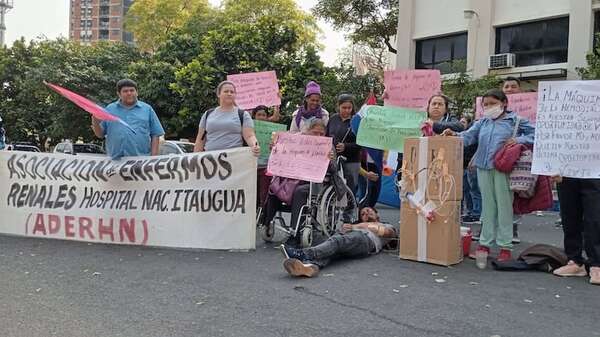 Pacientes renales claman por máquinas que funcionen para dializarse y seguir viviendo - Nacionales - ABC Color