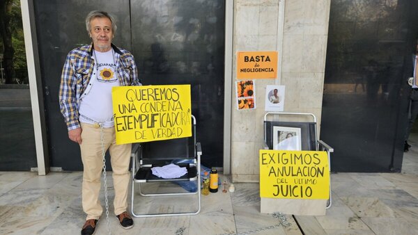 Padres de Sol Chávez se encadenan para exigir nuevo juicio - Portal Digital Cáritas Universidad Católica