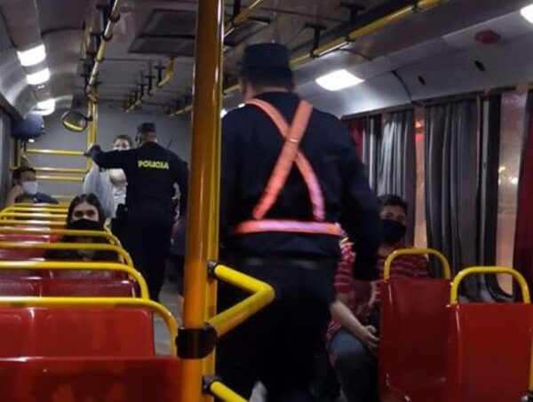 Alertan sobre violaciones constitucionales en controles policiales · Radio Monumental 1080 AM