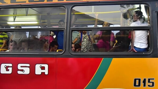 ¿La Policía puede revisar mochilas y bolsos de los pasajeros?
