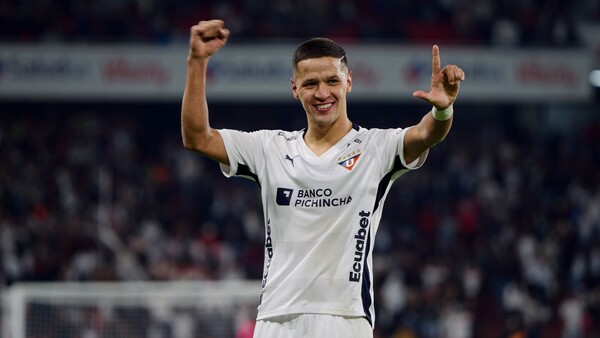 Un goleador sin límites: Alex Arce logra marca histórica en Ecuador