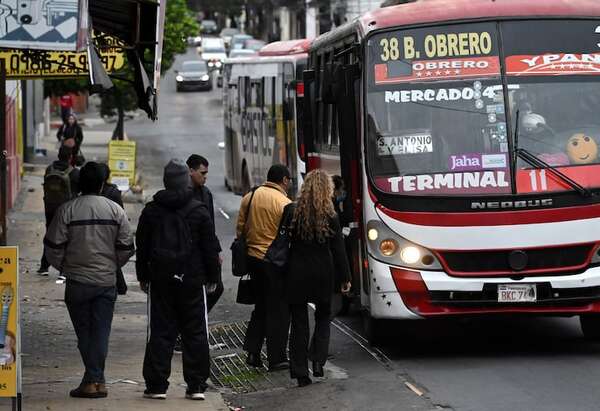 AUDIO: Verificación de pasajeros en buses es irregular e insostenible, según Rolón Luna - Periodísticamente - ABC Color
