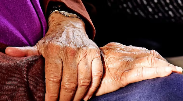 Por cuatro años escondió el cuerpo de su mamá en un congelador para cobrar pensión - Noticiero Paraguay