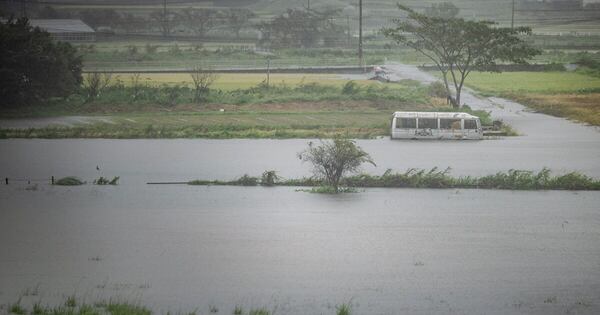 La Nación / Potente tifón “Shanshan” de más de 250 km/h llega a Japón y ya deja al menos 5 fallecidos