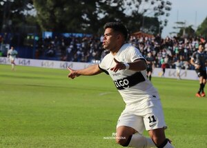 Versus / ¿Qué pasó? Rodney Redes no aparece en el equipo titular