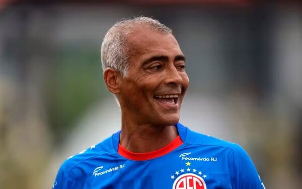 [VIDEO] ¡Miren lo que juega Romario a sus 58 años!