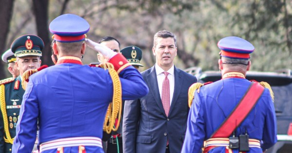 Presionado por Argentina y Brasil, Peña promete una inversión de US$ 500 millones en Defensa