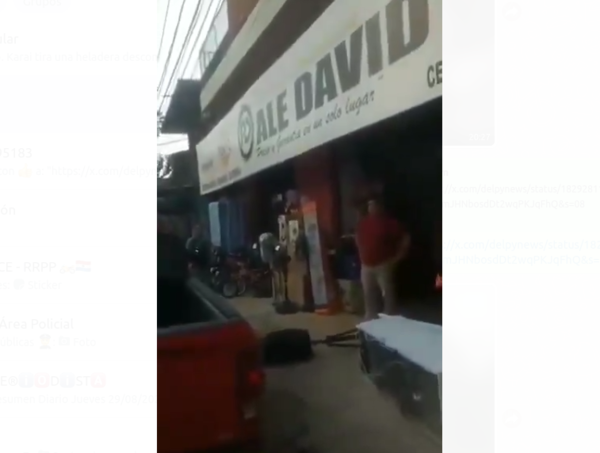 (VIDEO). Karai tira una heladera descompuesta al comercio de donde se retiró: “A una vieja no se le jode, metete en el cu…”