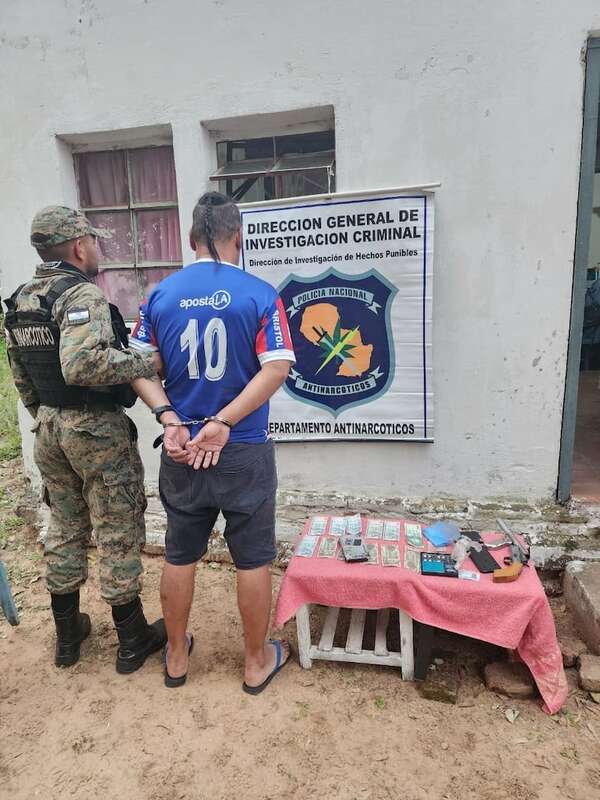 Allanan vivienda y detienen a pareja de presuntos microtraficantes en Paraguarí - Policiales - ABC Color