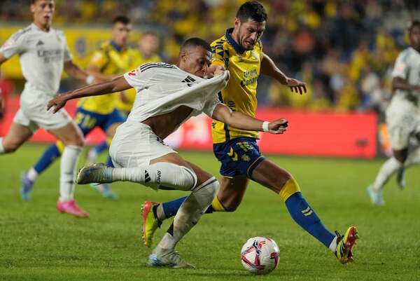 Real Madrid empata, pero recibe otra ayuda de los árbitros - Fútbol Internacional - ABC Color