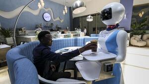 Robot Café, el primer restaurante de África del Este en el que la camarera es un androide