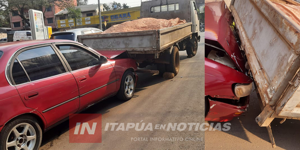 CAMIÓN ESTACIONADO “SALIÓ DE CAMBIO” Y PROVOCÓ DESTROZOS EN ENCARNACIÓN - Itapúa Noticias