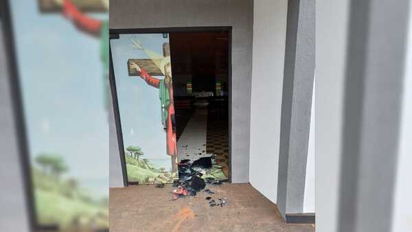 Desconocidos violentaron la puerta de una capilla en Coronel Bogado