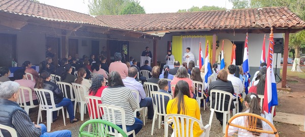 Emotivo acto en la Comisaría 106 de Encarnación en honor a Santa Rosa