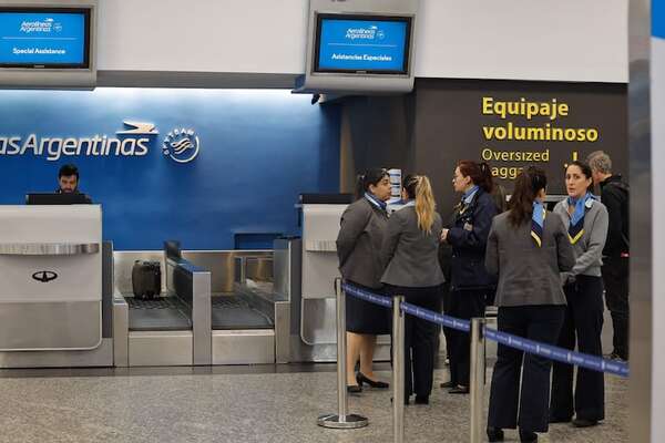 Las operaciones de las aerolíneas en Argentina se complican por una protesta sindical - Viajes - ABC Color