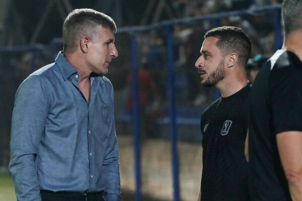 Versus / Desde Tacuary hablaron de "robo" y Martín Palermo respondió