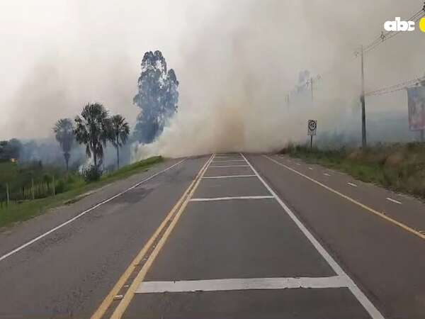 Video: incendio de pastizal a metros del peaje sobre la ruta Luque – San Bernardino - Nacionales - ABC Color