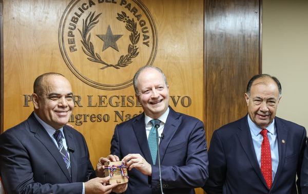 Ejecutivo presentó Prespuesto 2025, con aumentos en salud, educación, seguridad y programas sociales - .::Agencia IP::.