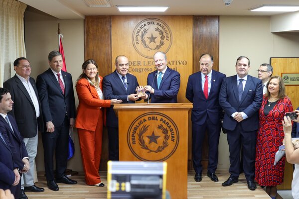 Presentan proyecto del PGN 2025 al Congreso - trece