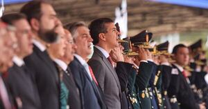 La Nación / Peña honra a policías y promete mejores herramientas