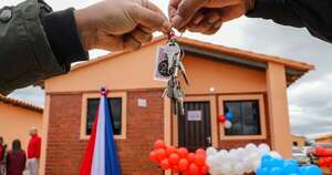 La Nación / Gobierno entrega 220 viviendas en el departamento Central