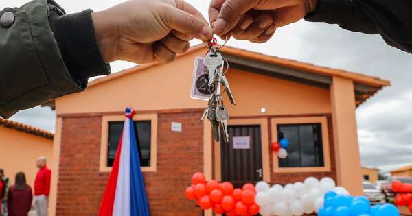 La Nación / Gobierno entrega 220 viviendas en el departamento Central