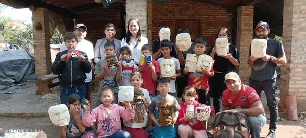 Con clases gratuitas de artesanía fomentan la tradición y la cultura en taller de Tobatí - Nacionales - ABC Color