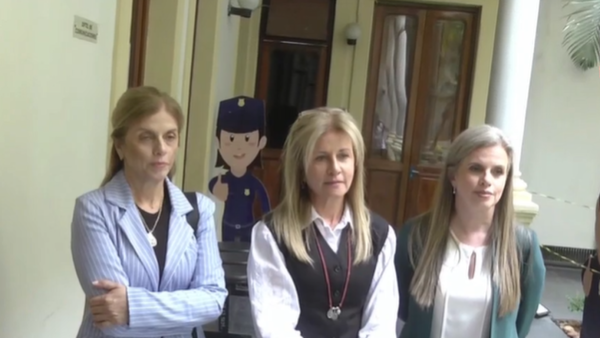 Reunión con Riera deja frustración e impotencia en hijas de Óscar Denis