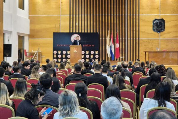 Ministros de Corte disertaron en IX Congreso Departamental de Derecho en Itapúa