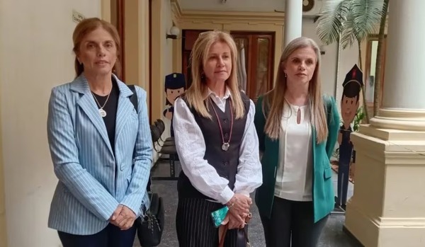 Hijas de Óscar Denis se reunieron con el cardenal Adalberto Martínez - ADN Digital